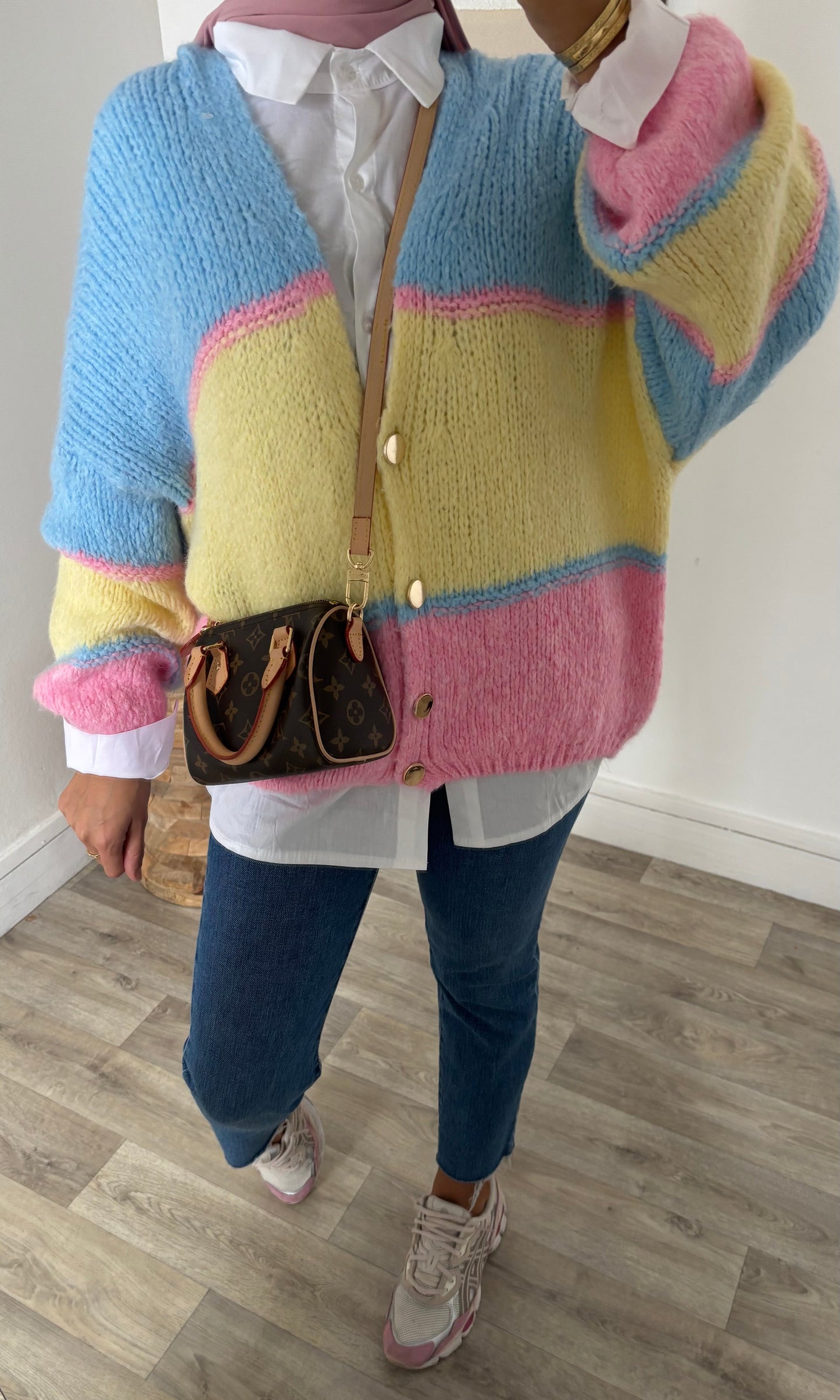 Gilet à bouton dorée