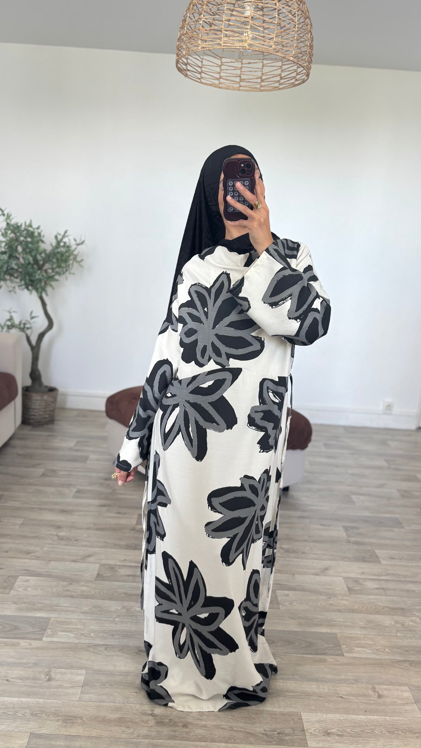 Robe ajustable au dos , col tombant.