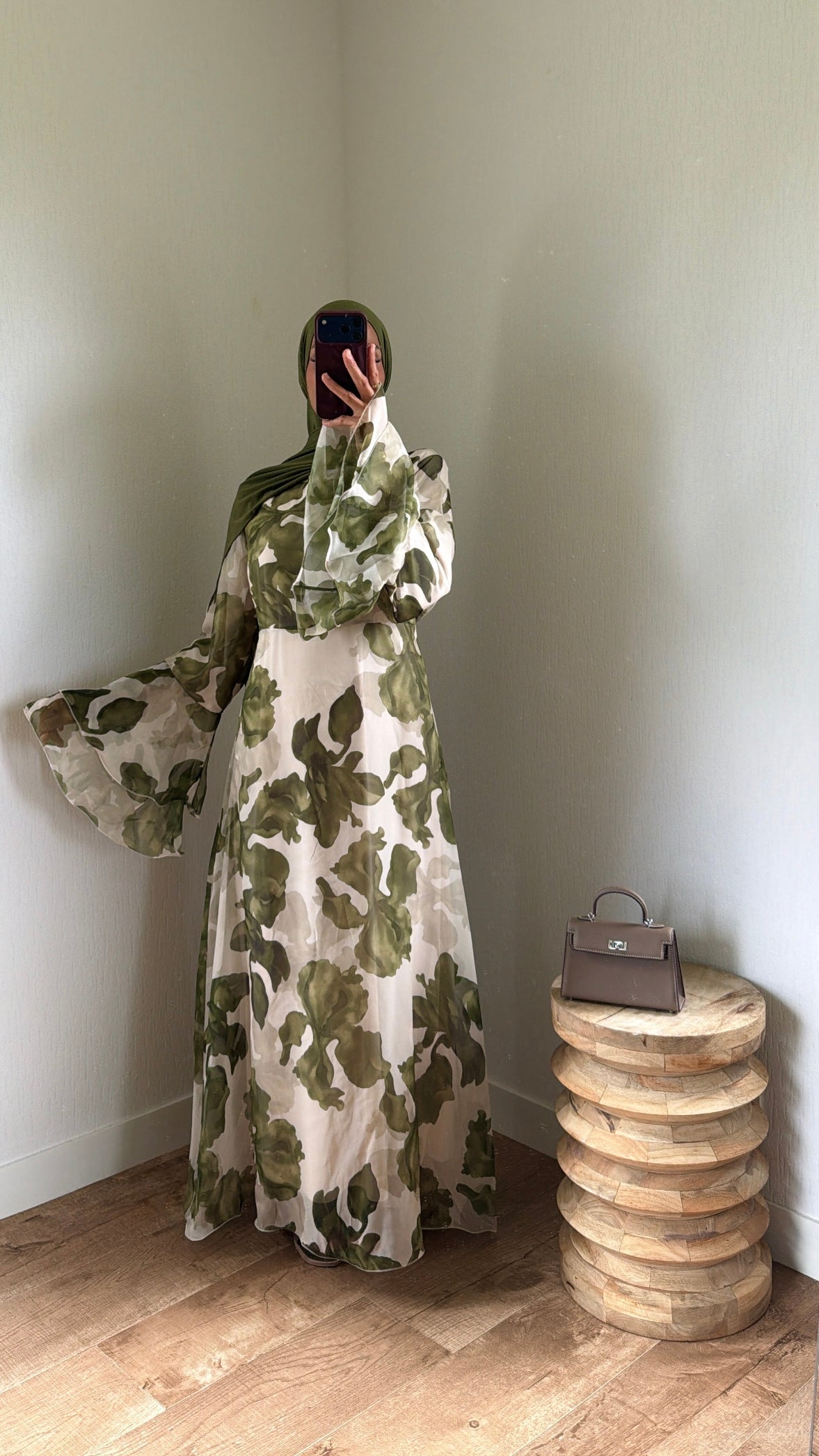 Robe manches fleurs évasée ajustable