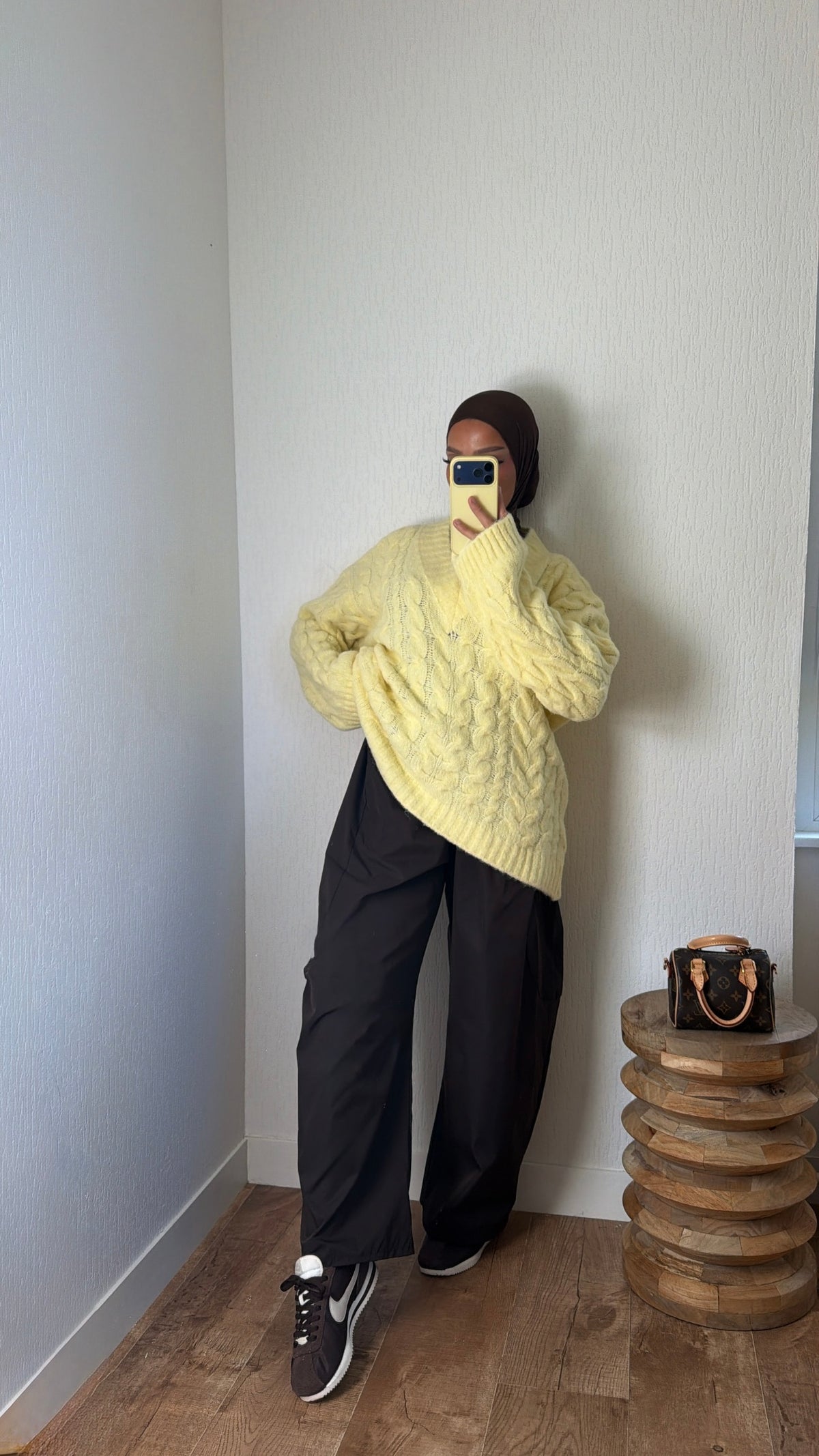 Pull tressé col V