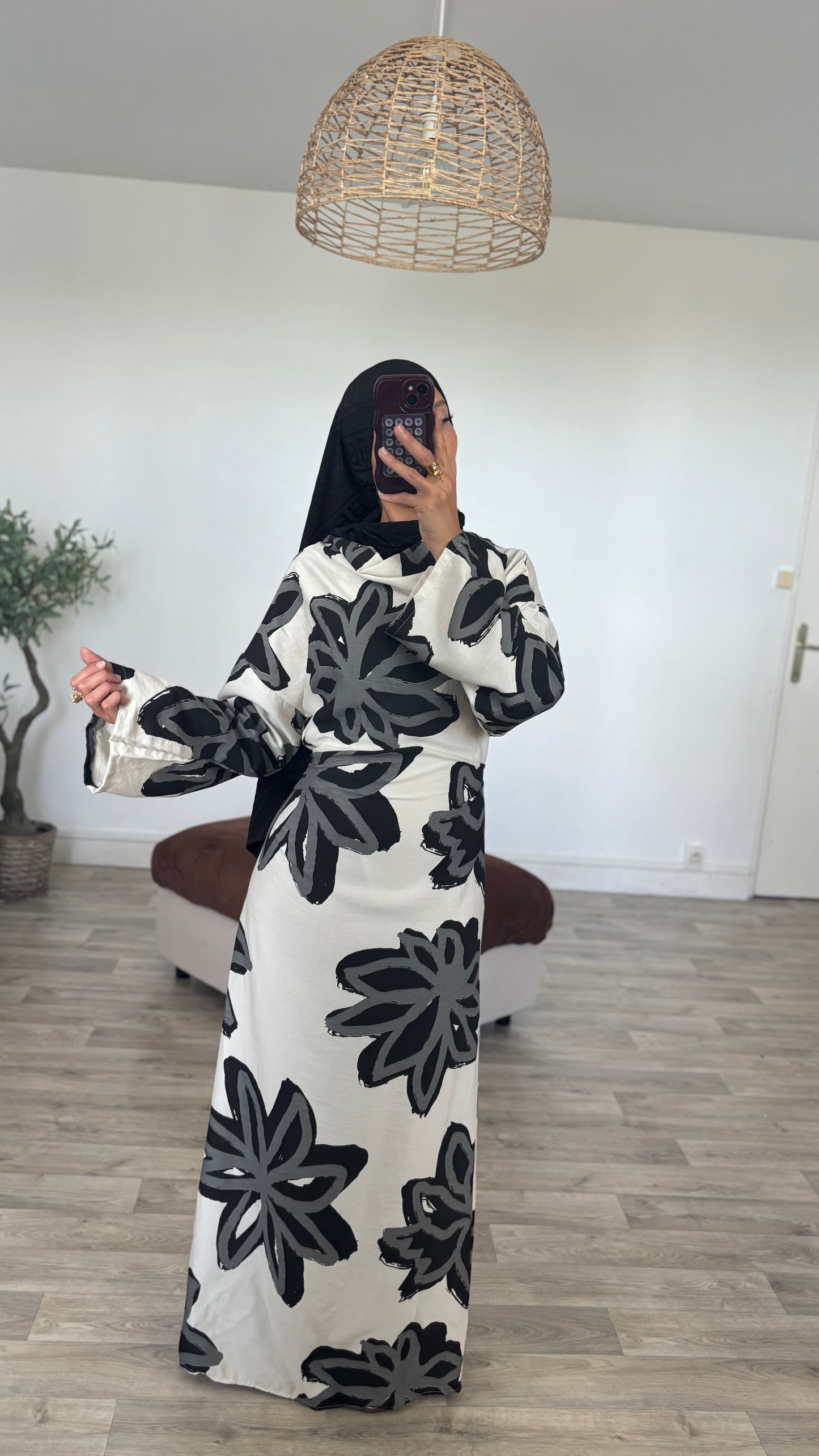 Robe ajustable au dos , col tombant.