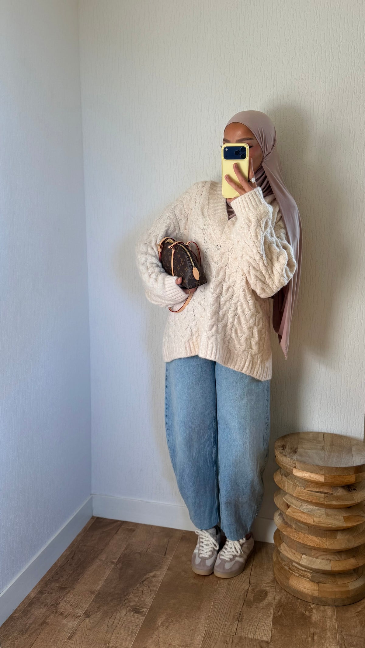 Pull tressé col V