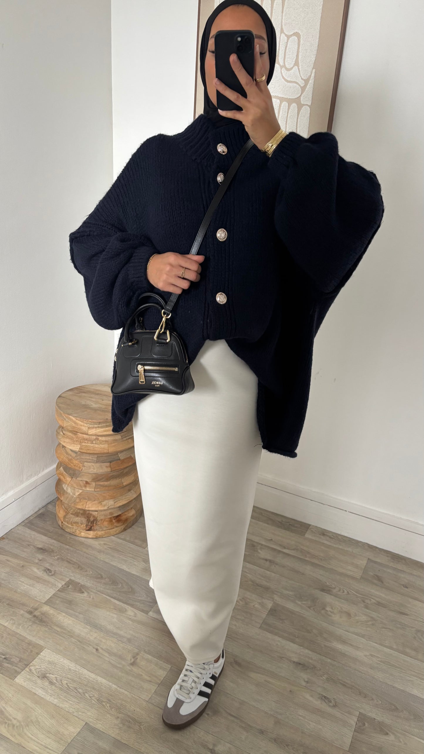 Pull cardigan en laine à boutons dorée