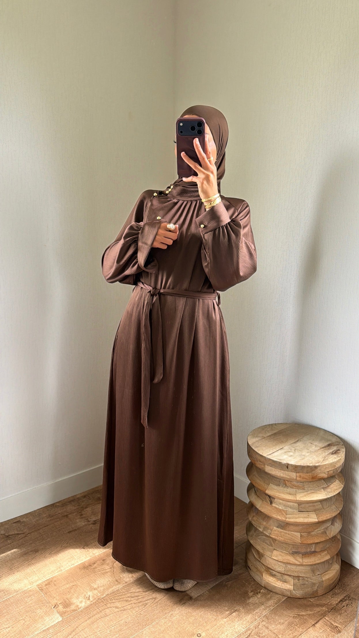 Robe boutons dorées